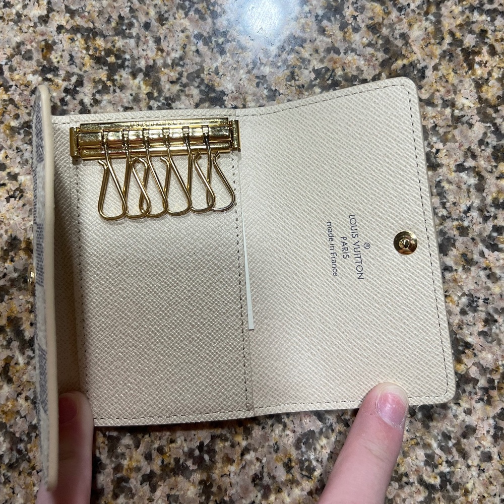 EUC Authentic Louis Vuitton 6 Key Holder in Damier Azur Like New - Picture 3 of 7